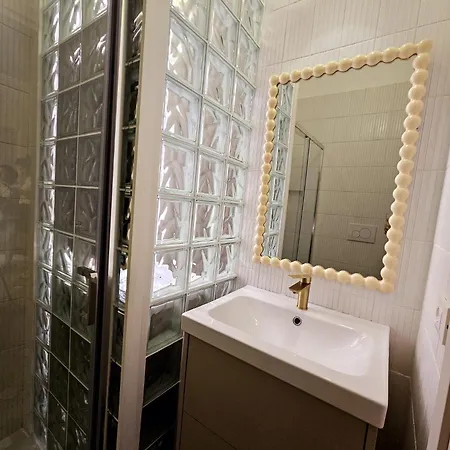 Апартаменты New 3bedroom With Garden And Parking