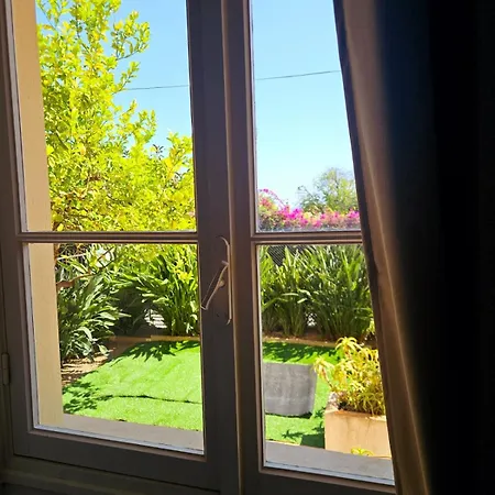 New 3bedroom With Garden And Parking Apartman