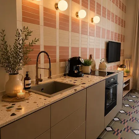 Апартаменты New 3bedroom With Garden And Parking *