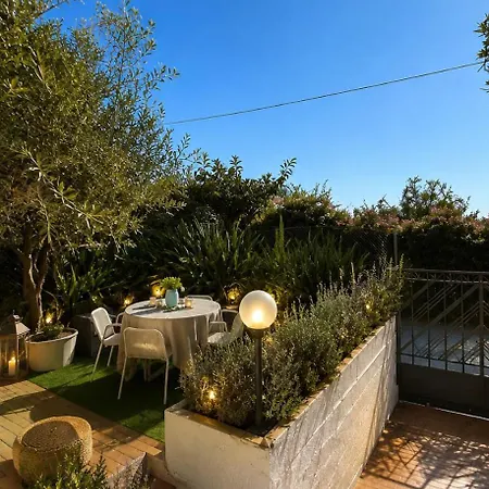 Апартаменты New 3bedroom With Garden And Parking